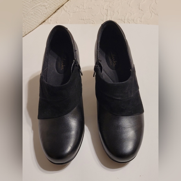 Clarks Bendables Women’s Black Leather Ankle Boots with Side Zipper US Size 9M - Picture 2 of 10